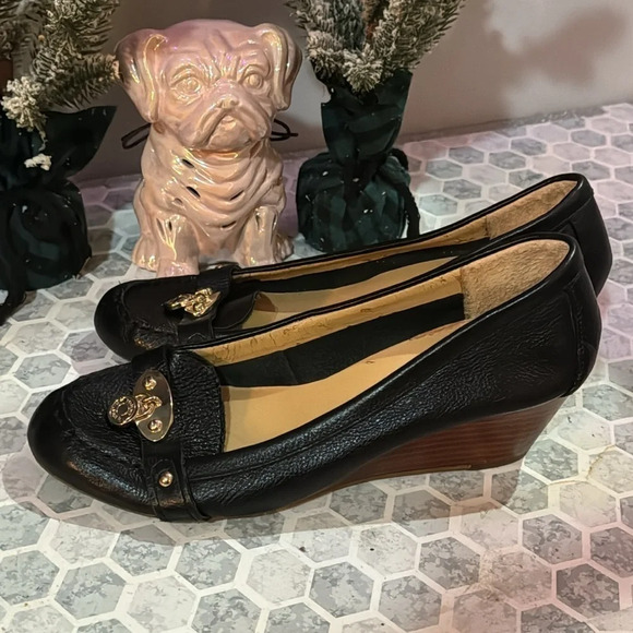 Tommy Hilfiger leather wedges, size 9M. Super cute and sophisticated. - Picture 6 of 12